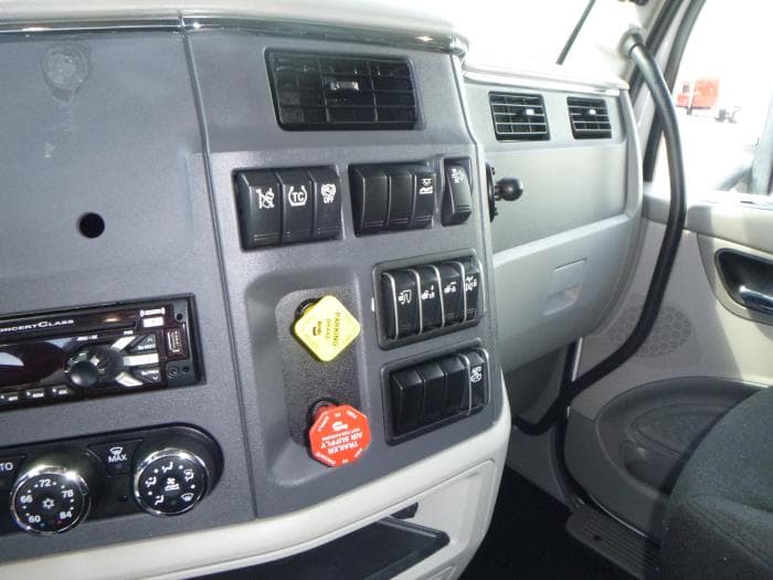2021 Peterbilt 579 — photo 22