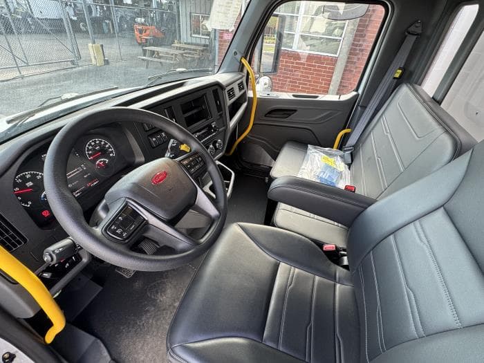 2025 Peterbilt 536 — photo 10