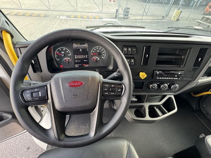 2025 Peterbilt 536 — photo 11