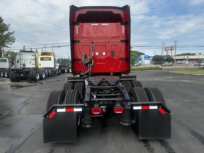 2026 International LT — photo 7