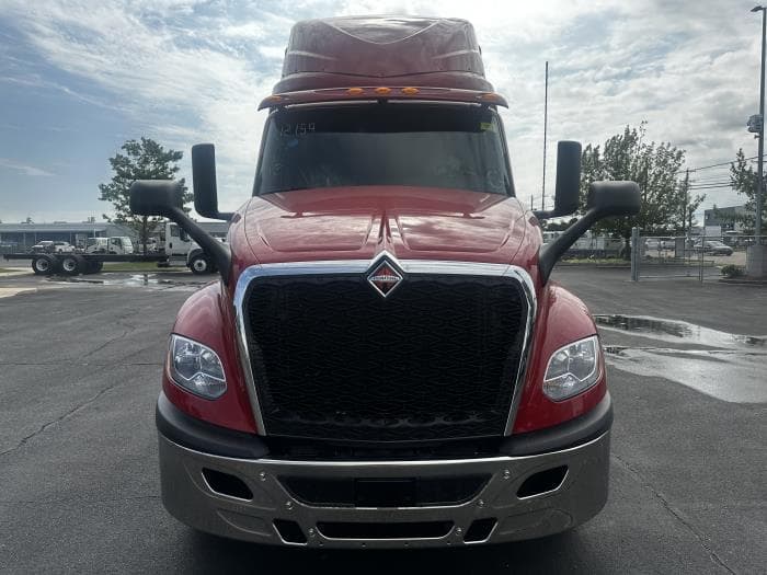 2026 International LT — photo 2