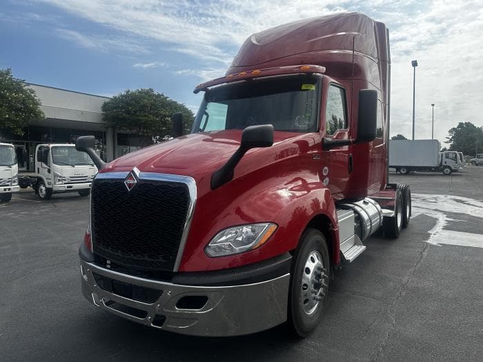 2026 International LT — photo 3