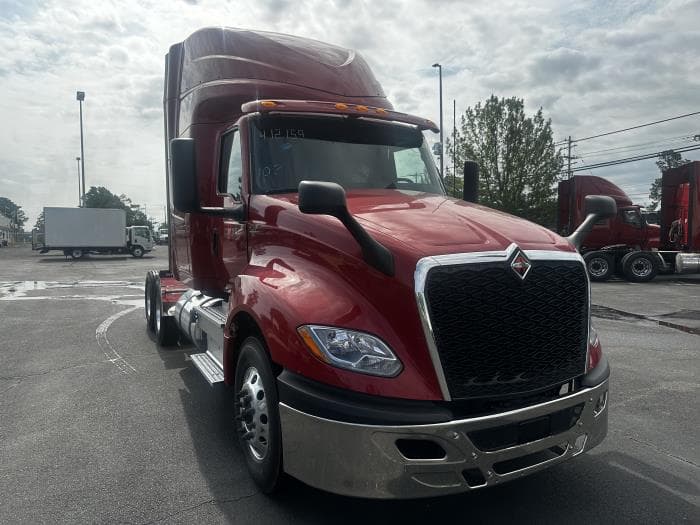 2026 International LT — photo 4