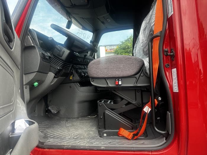 2026 International LT — photo 8