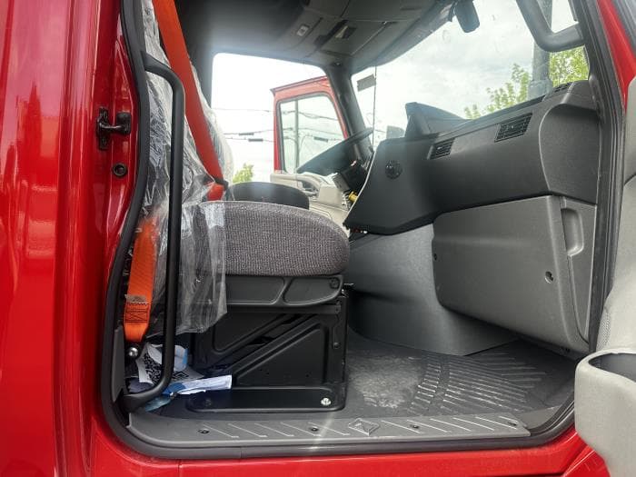 2026 International LT — photo 12