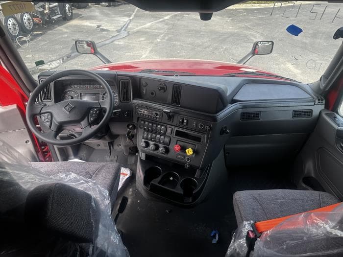 2026 International LT — photo 16