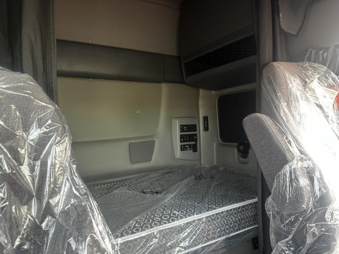 2026 International LT — photo 15