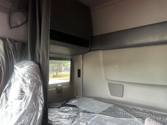 2026 International LT — photo 16