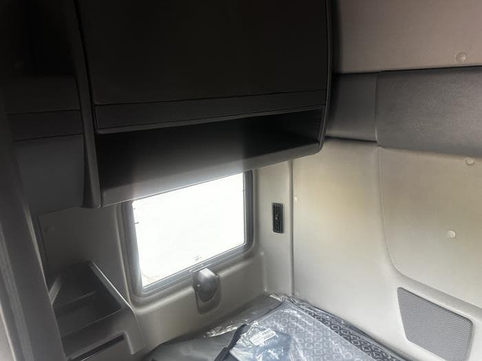 2026 International LT — photo 19