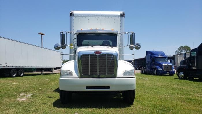 2020 Peterbilt 337 — photo 4