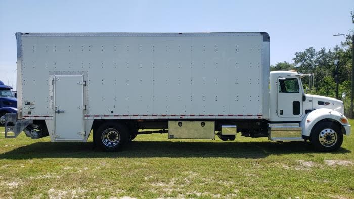 2020 Peterbilt 337 — photo 5