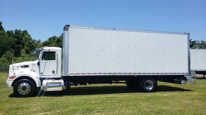 2020 Peterbilt 337 — photo 9