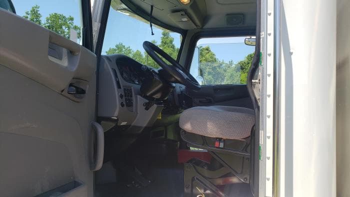 2020 Peterbilt 337 — photo 10