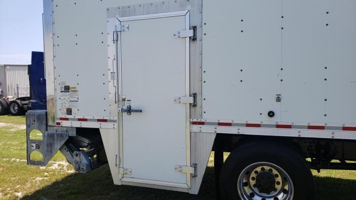 2020 Peterbilt 337 — photo 26
