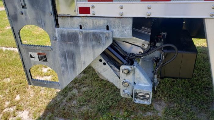 2020 Peterbilt 337 — photo 27