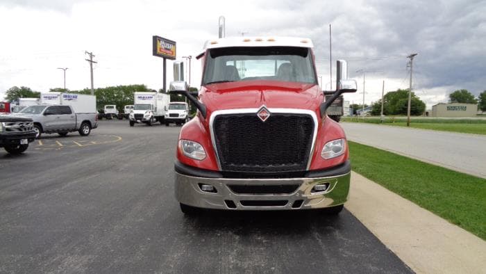 2026 International LT — photo 3