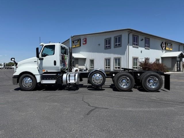 2026 International LT — photo 3