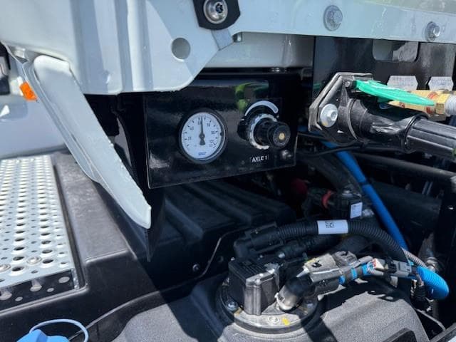 2026 International LT — photo 11