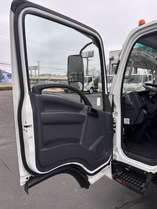 2024 Isuzu NRR — photo 26