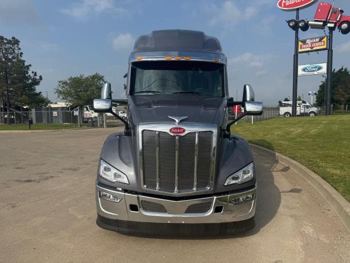 2026 Peterbilt 579 — photo 8