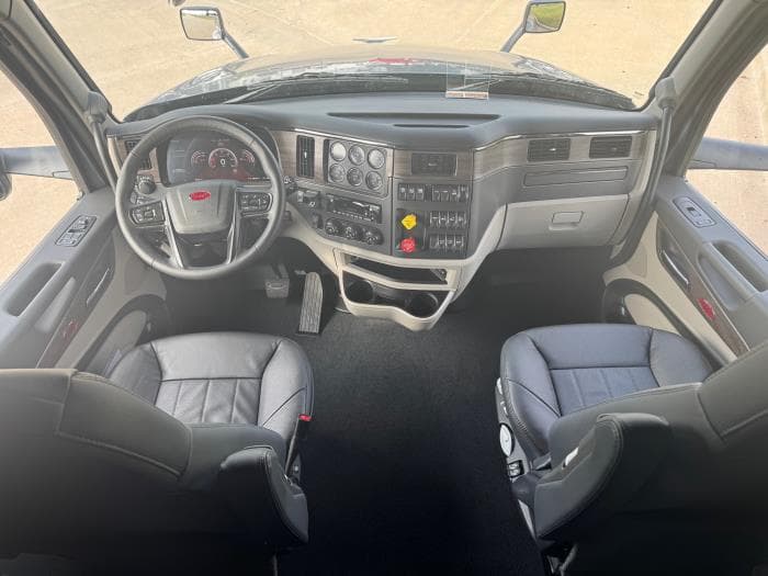 2026 Peterbilt 579 — photo 20