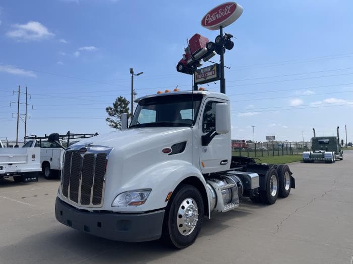 2021 Peterbilt 579 — photo 2