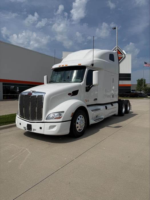 2022 Peterbilt 579 — photo 3