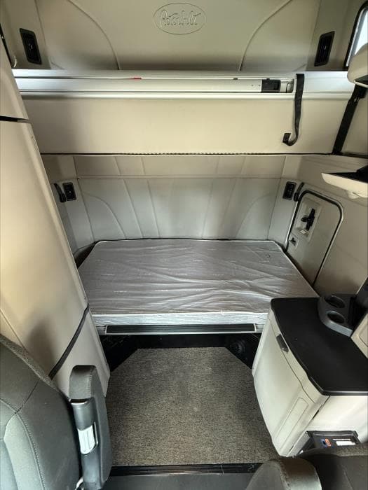 2022 Peterbilt 579 — photo 4