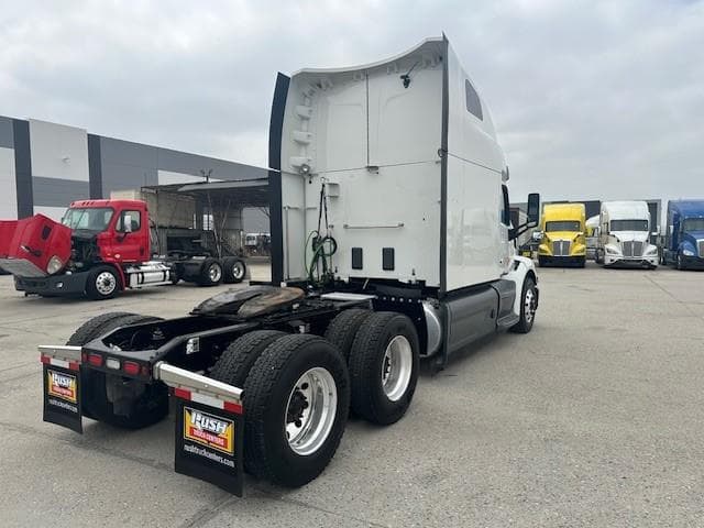 2021 Peterbilt 579 — photo 2