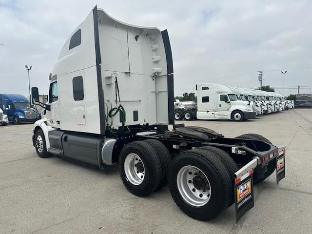 2021 Peterbilt 579 — photo 11