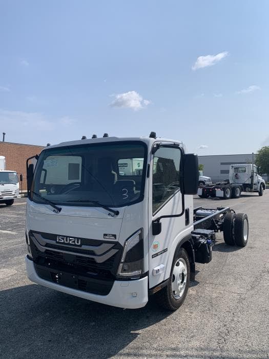 2025 Isuzu NPR — photo 3
