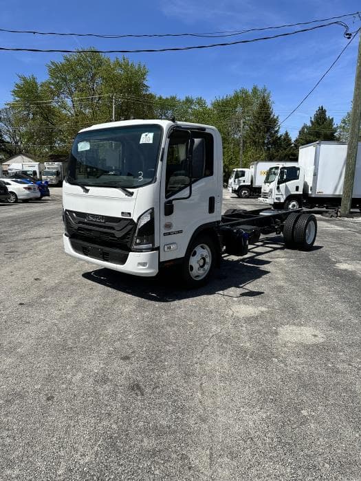 2025 Isuzu NPR — photo 5