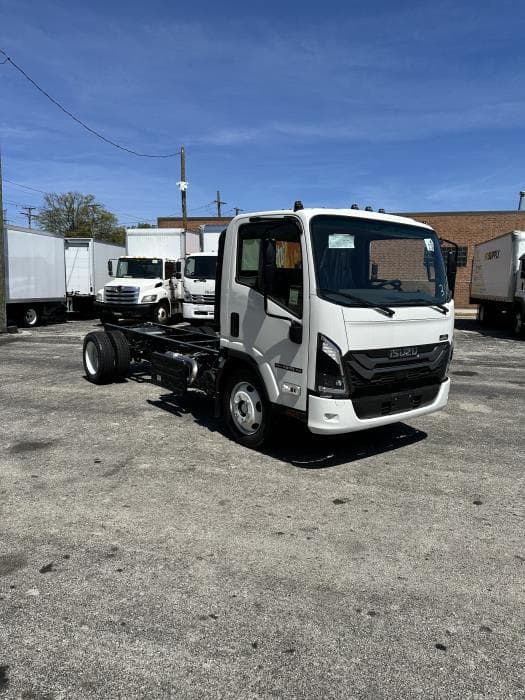 2025 Isuzu NPR — photo 6