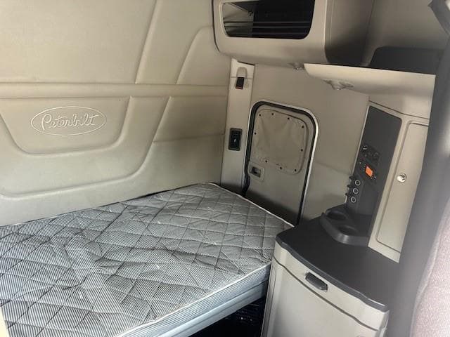 2019 Peterbilt 579 — photo 13