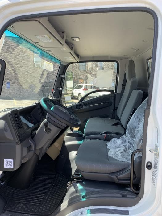 2025 Isuzu NPR — photo 4