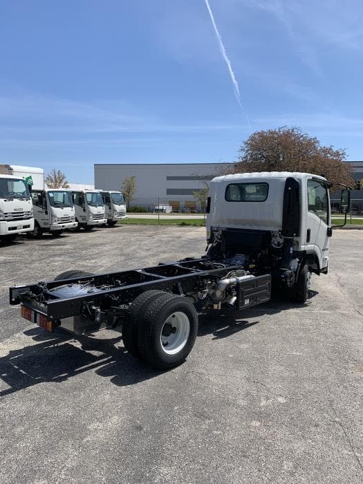 2025 Isuzu NPR — photo 8