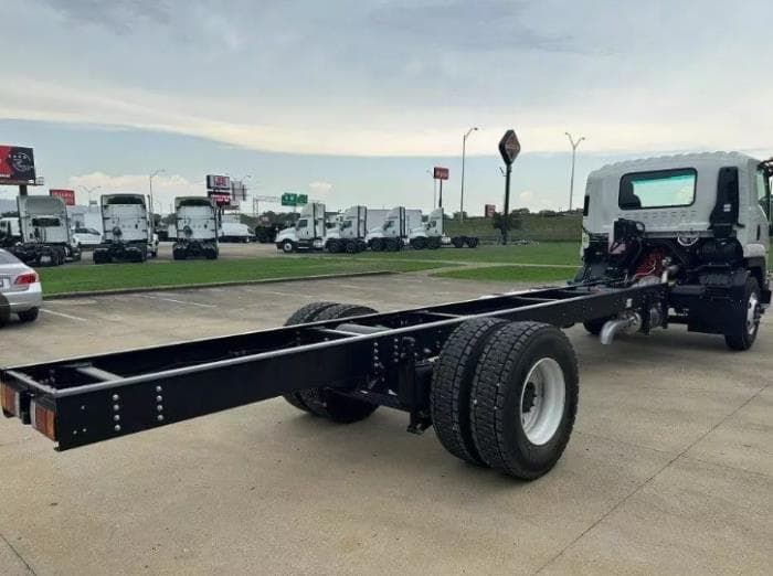 2025 Isuzu FVR — photo 5