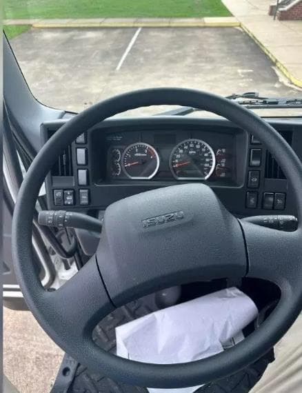 2025 Isuzu FVR — photo 9