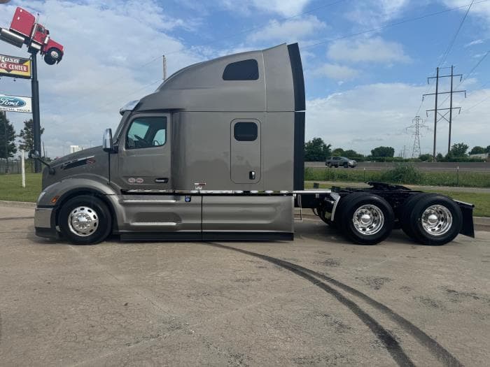 2026 Peterbilt 579 — photo 3