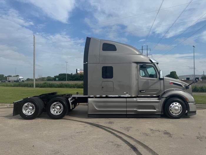 2026 Peterbilt 579 — photo 6