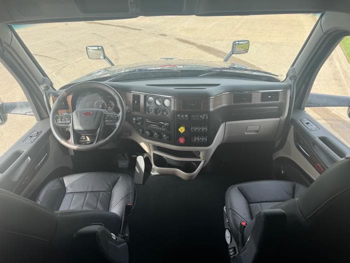 2026 Peterbilt 579 — photo 20