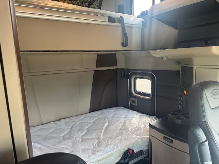 2026 Peterbilt 579 — photo 22