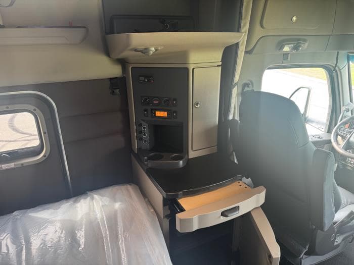 2026 Peterbilt 579 — photo 26