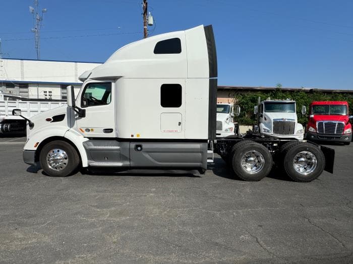 2021 Peterbilt 579 — photo 9