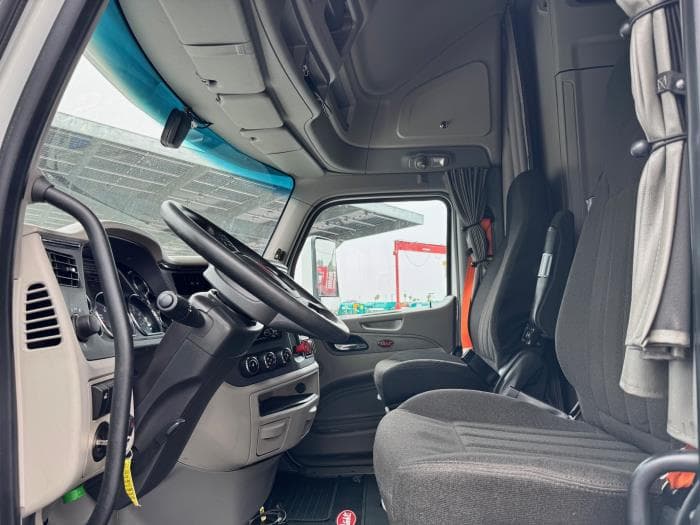 2021 Peterbilt 579 — photo 12