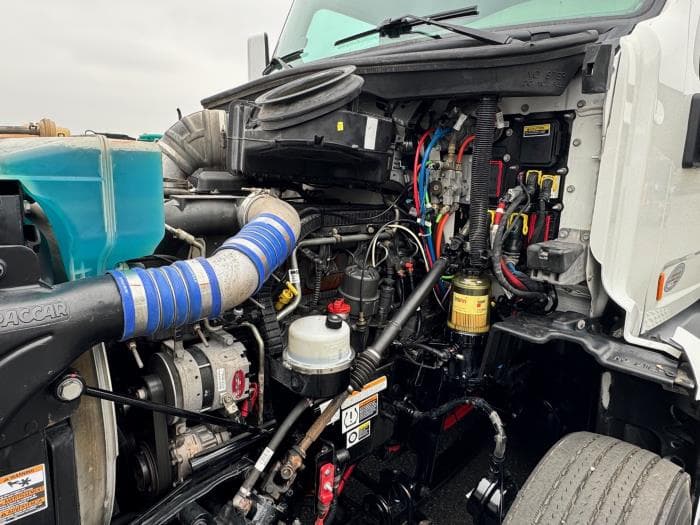 2021 Peterbilt 579 — photo 10