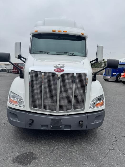 2021 Peterbilt 579 — photo 3