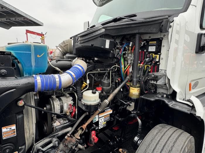 2021 Peterbilt 579 — photo 10