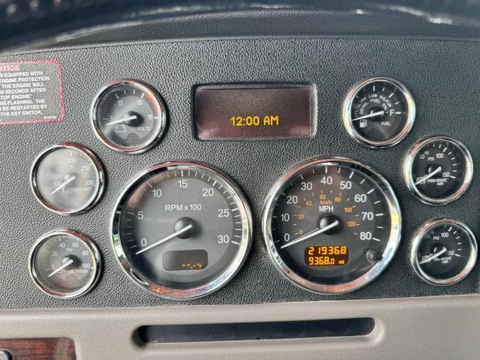 2017 Peterbilt 389 — photo 13