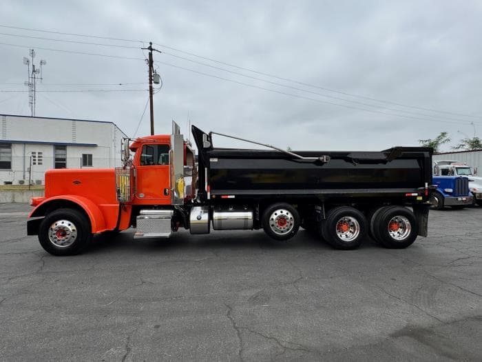 2017 Peterbilt 389 — photo 9